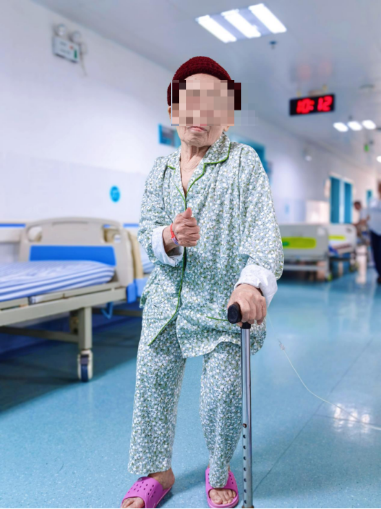 【三医精术】惊险！！102岁老人突发急症，河池市三医院多学科协作34分钟化解危机！